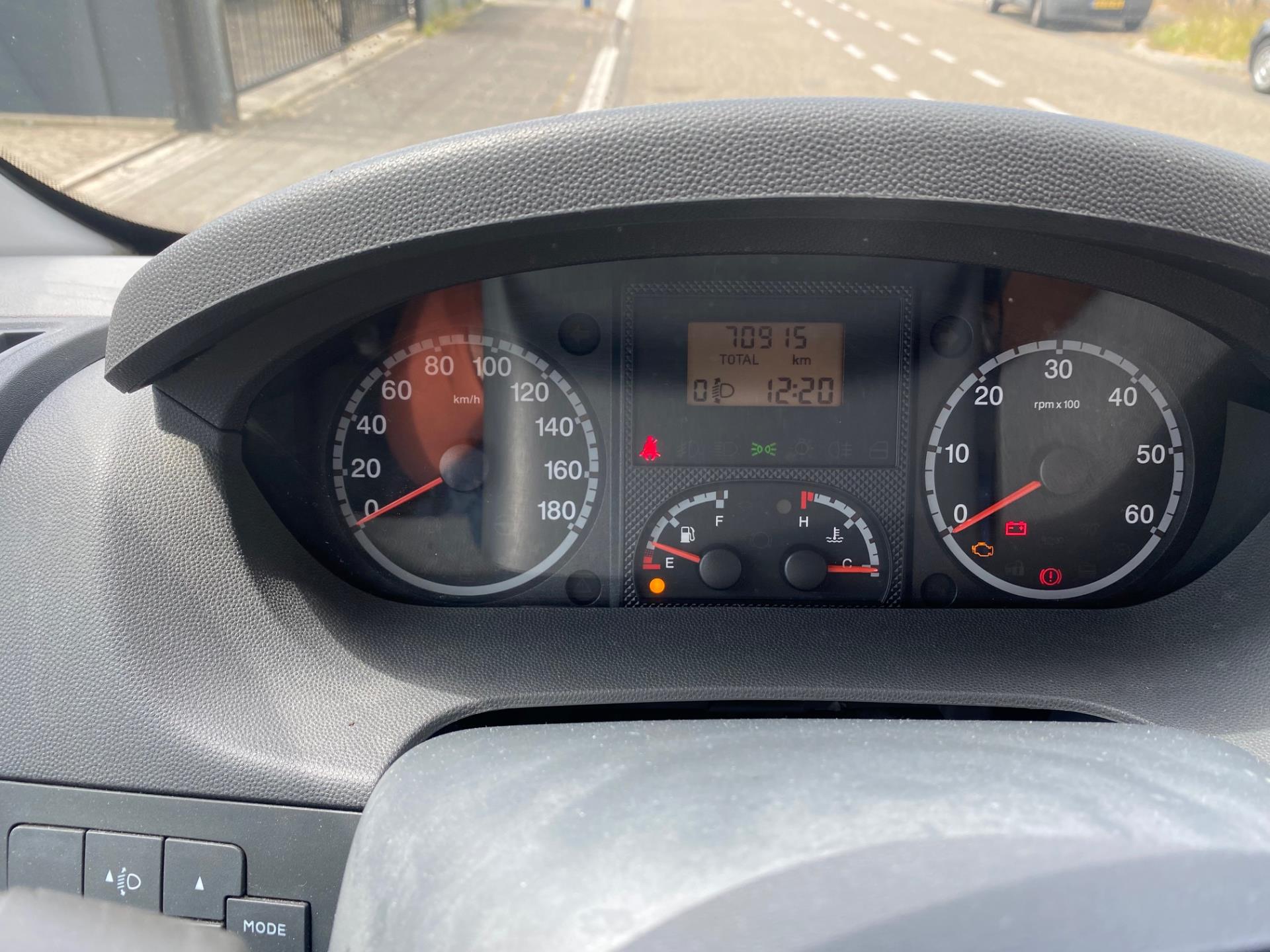 27495614-25.jpg